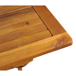 Drewniany stół ogrodowy